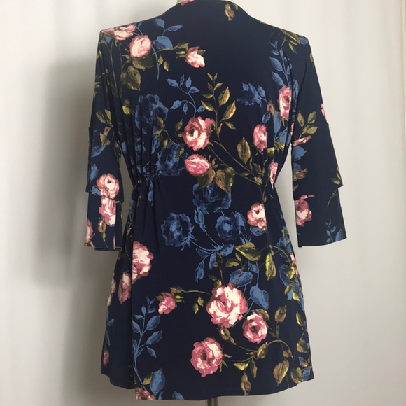 🌻 3/25 🌻 Motherhood Maternity Navy Floral Blouse - Picture 4 of 7